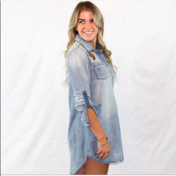 Chelsie & Violet Jean dress with patch details - Picture 2 of 3